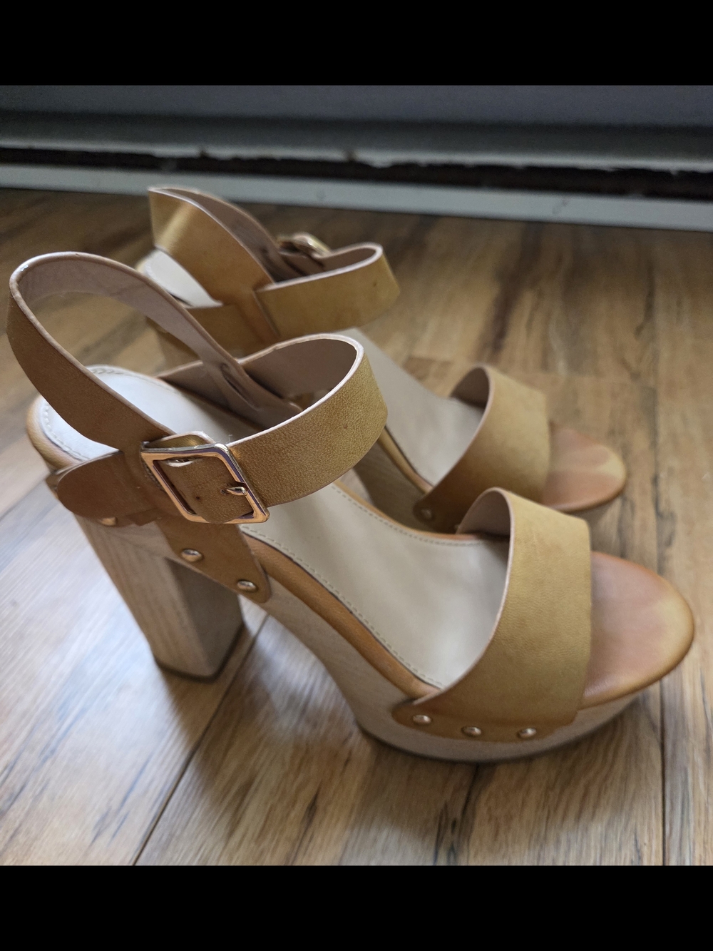 Women’s Call It Spring Tan Suede Platform Heel Sandals with Buckle Strap Size 9